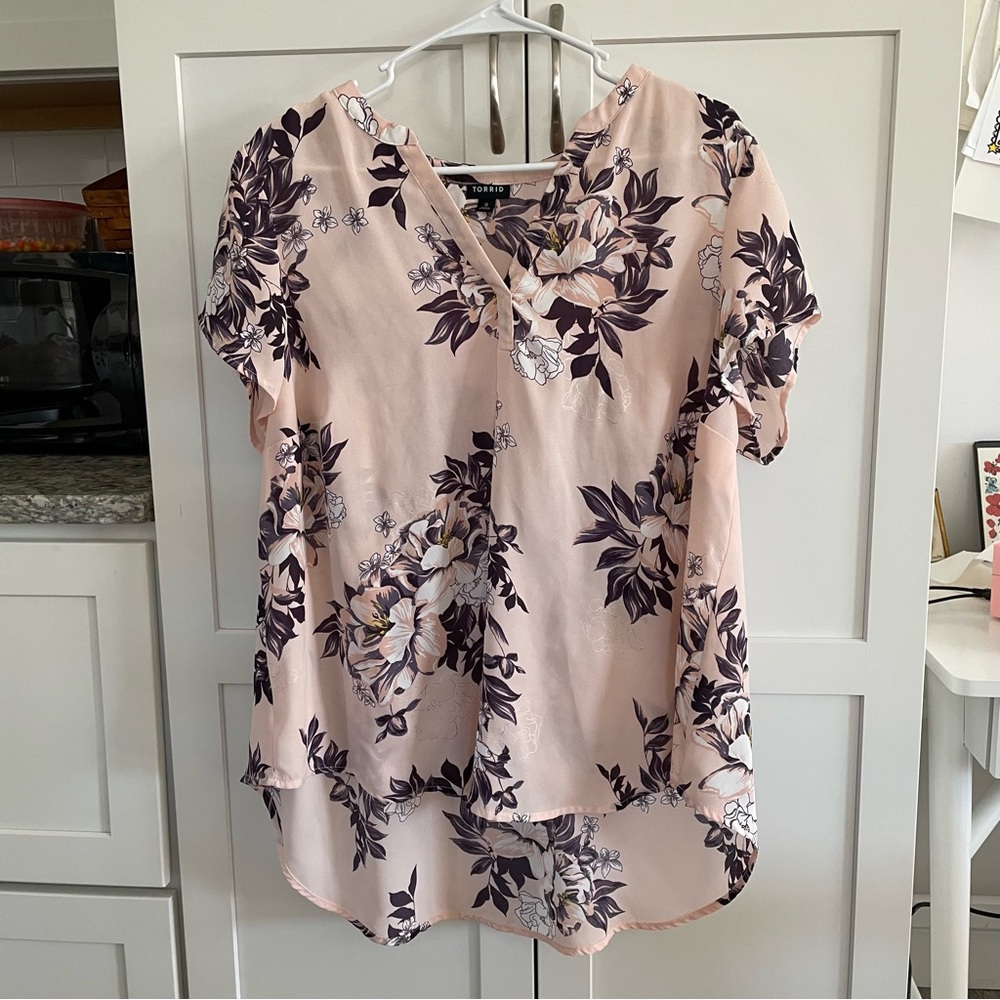 Torrid Floral Georgette Hi-Low Short Sleeve Blouse - Picture 2 of 5